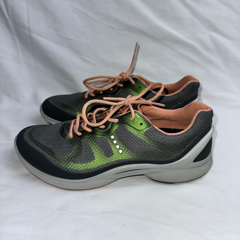 ECCO‎ Womens BIOM Fjuel Tie athletic Sneakers Dark Shadow Gray Peach size 9